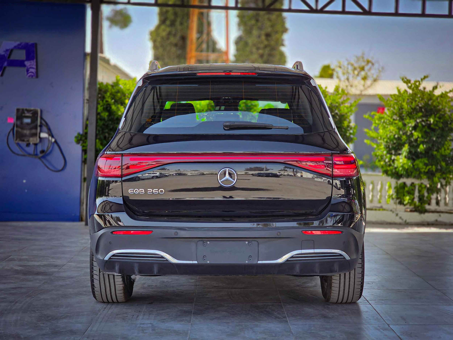نمای عقب بنز EQB 260