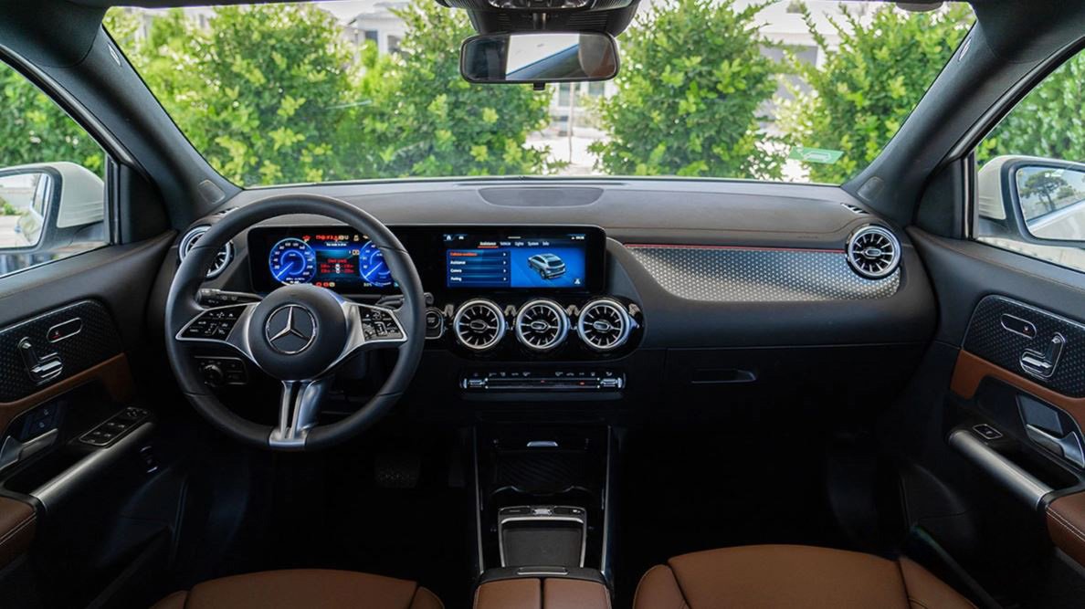 نمای داخل بنز EQA 260