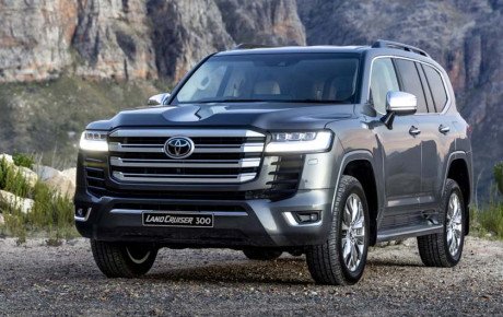 بازگشت لندکروز با مدل ۳۰۰ به ایران