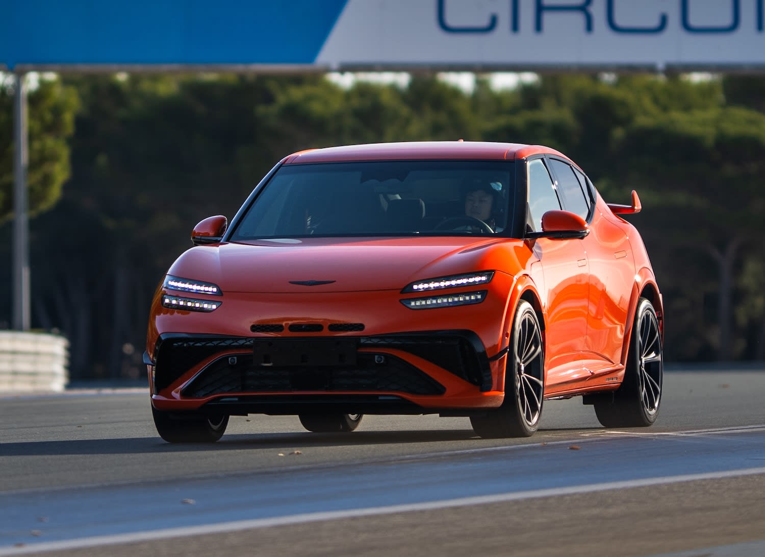 جنسیس GV60 ماگما