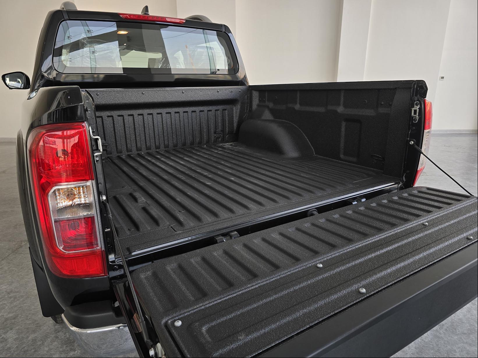 نیسان ناوارا