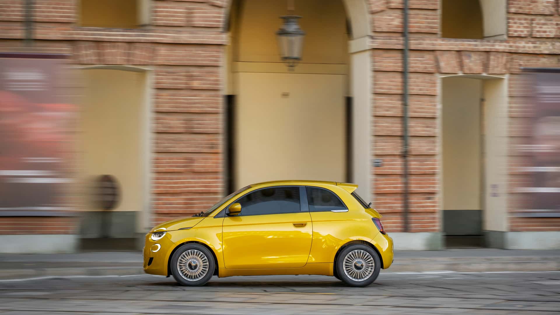 فیات 500 هیبرید 2026