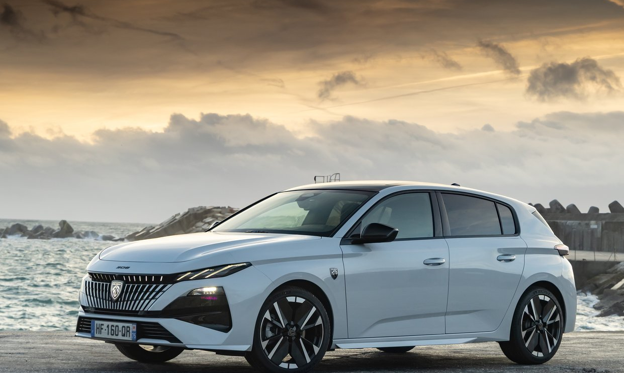 پژو 308 و e-308 برقی 2026