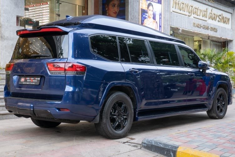 تویوتا لندکروزر 300 لیموزین DC Design