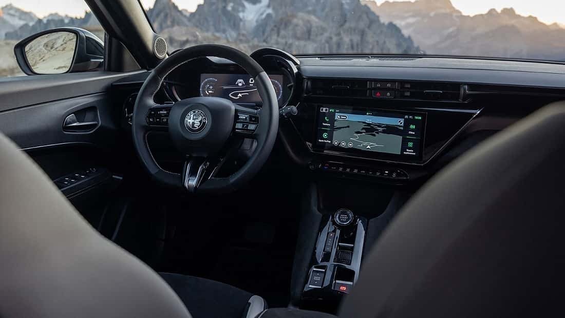 آلفارومئو جونیور اسپرت اسپشیاله