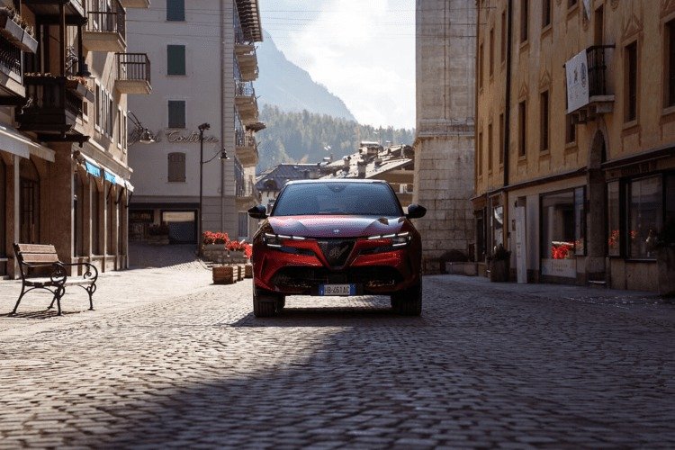 آلفارومئو جونیور اسپرت اسپشیاله