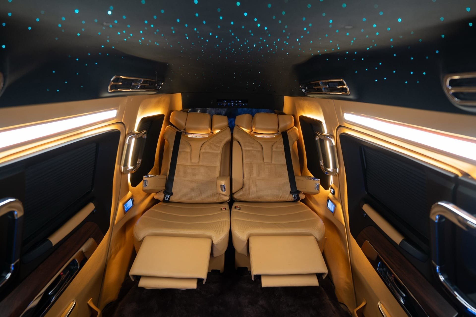 تویوتا لندکروزر 300 لیموزین DC Design