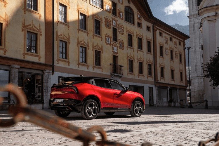 آلفارومئو جونیور اسپرت اسپشیاله