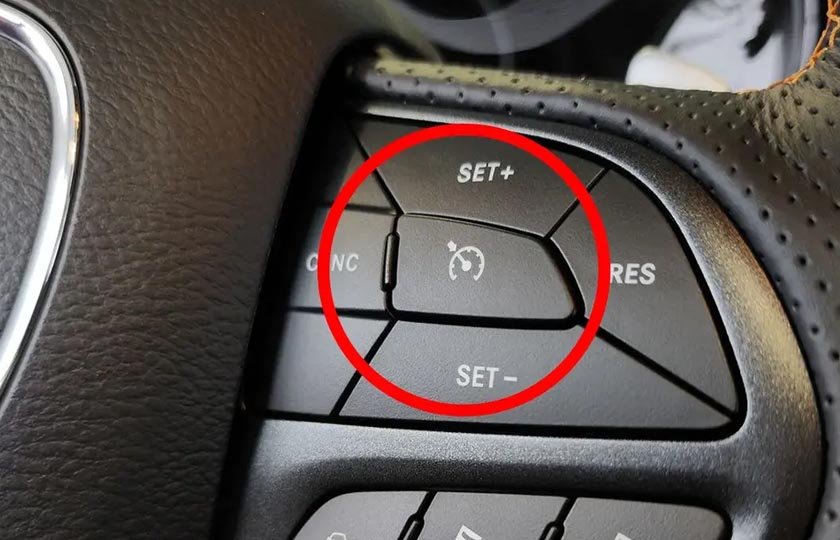 کروز کنترل چیست و چگونه کار می‌کند؟