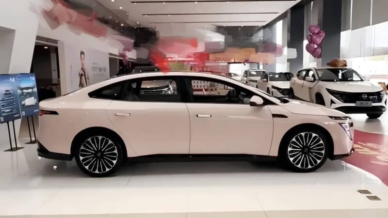 نمای جانبی نیسان N7