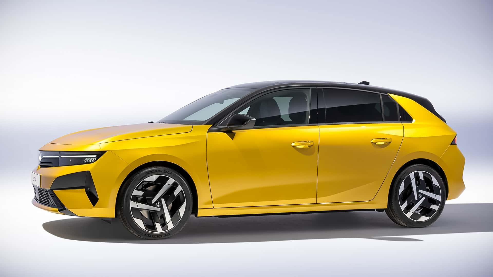 اپل آسترا 2026