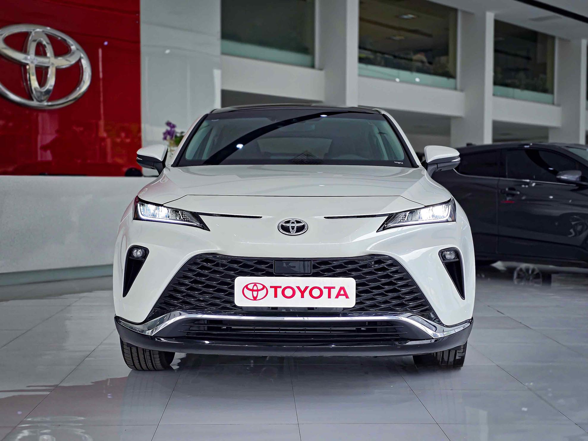 نمای جلو تویوتا ونزا