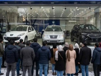 افزایش قیمت خودرو همزمان با دلار؛ بازار در رکود، خریدار در حاشیه