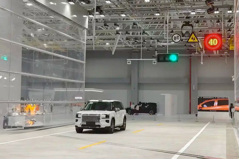 مرکز تست تصادف جیلی چین