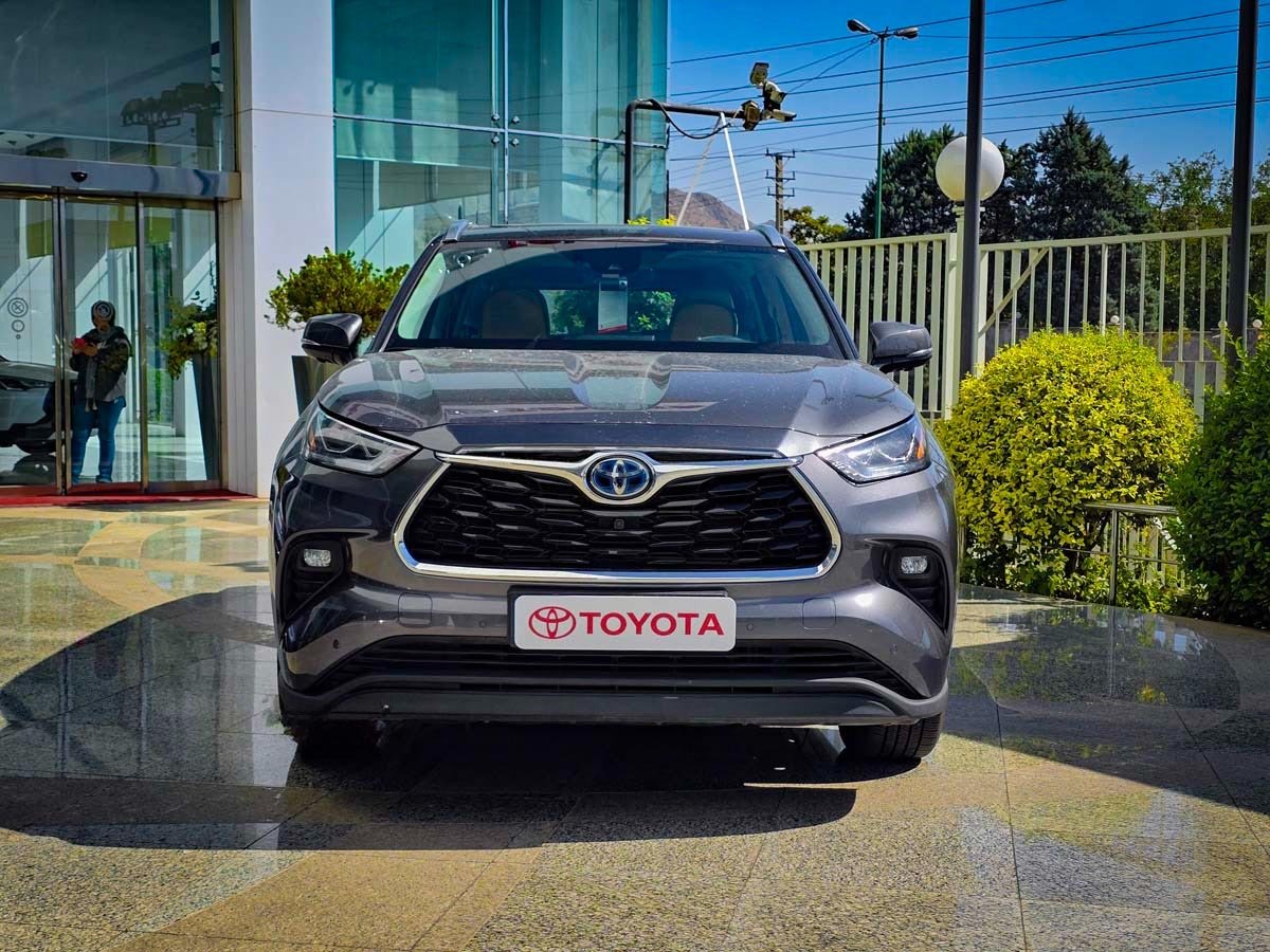 نمای جلو تویوتا هایلندر 2024-2025