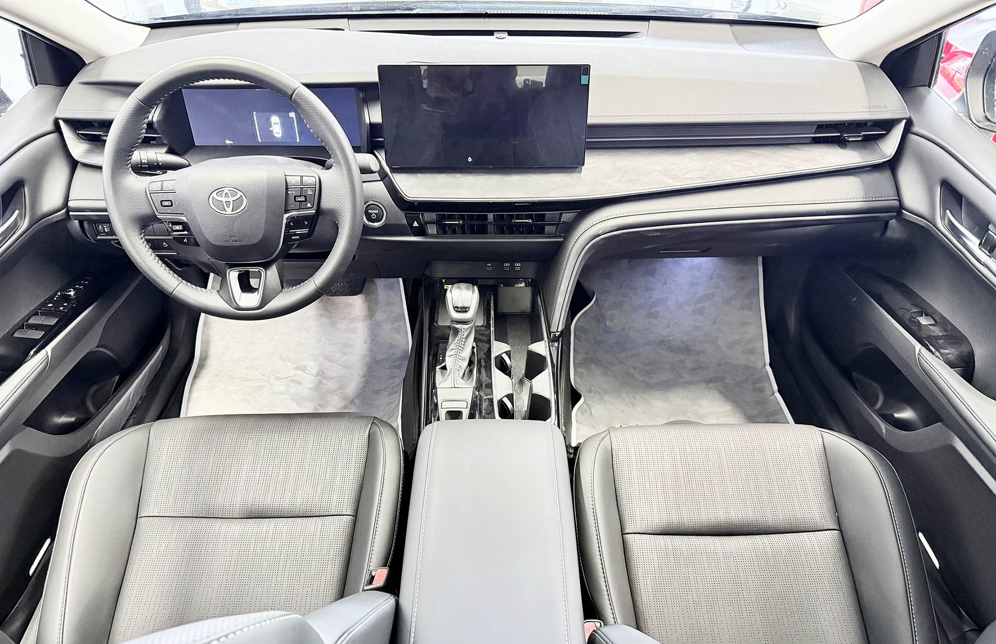 نمای داخل تویوتا کمری 2024-2026