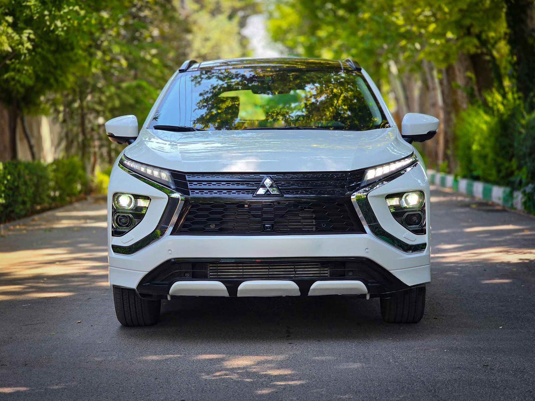 نمای جلو میتسوبیشی اکلیپس کراس 2025