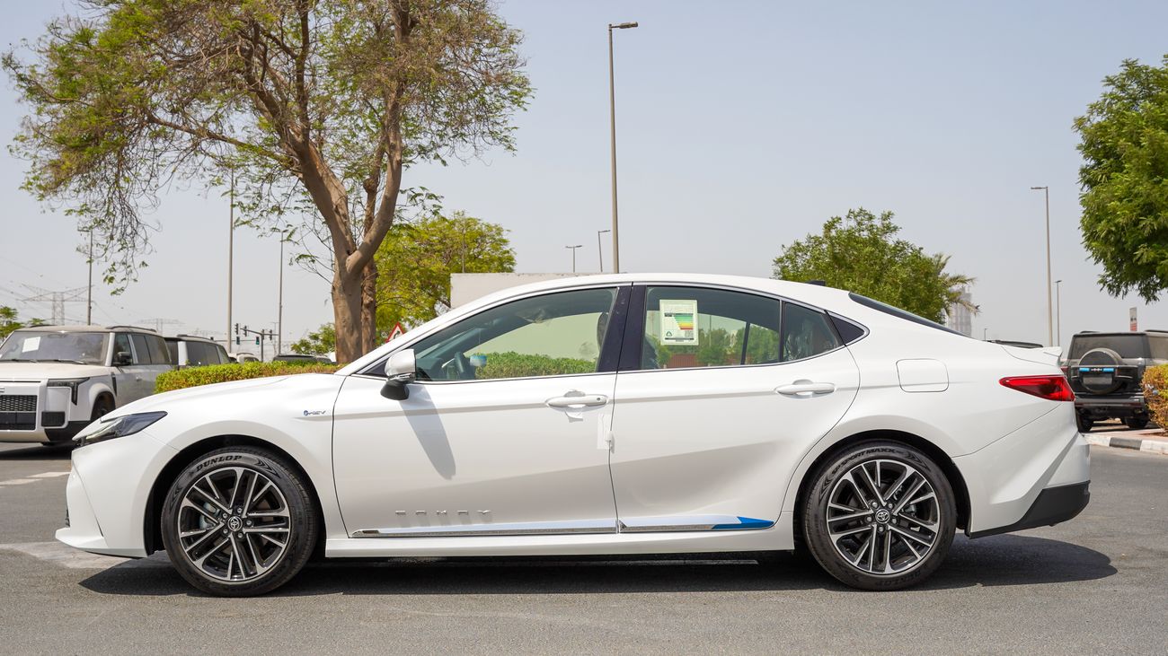 نمای جانبی تویوتا کمری 2024-2026