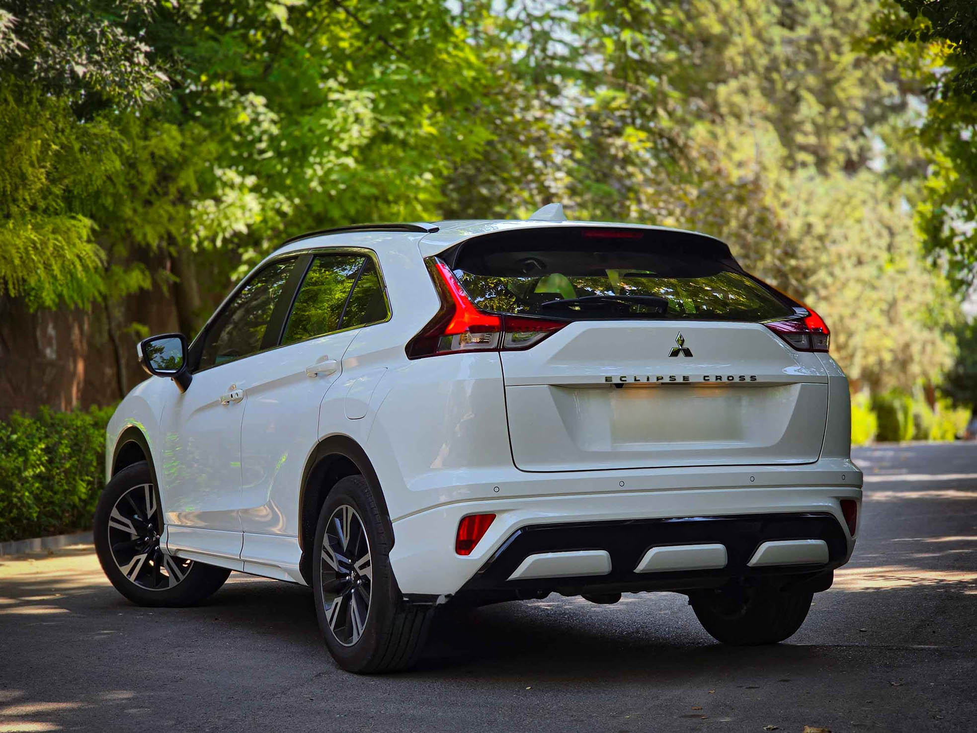 نمای عقب میتسوبیشی اکلیپس کراس 2025