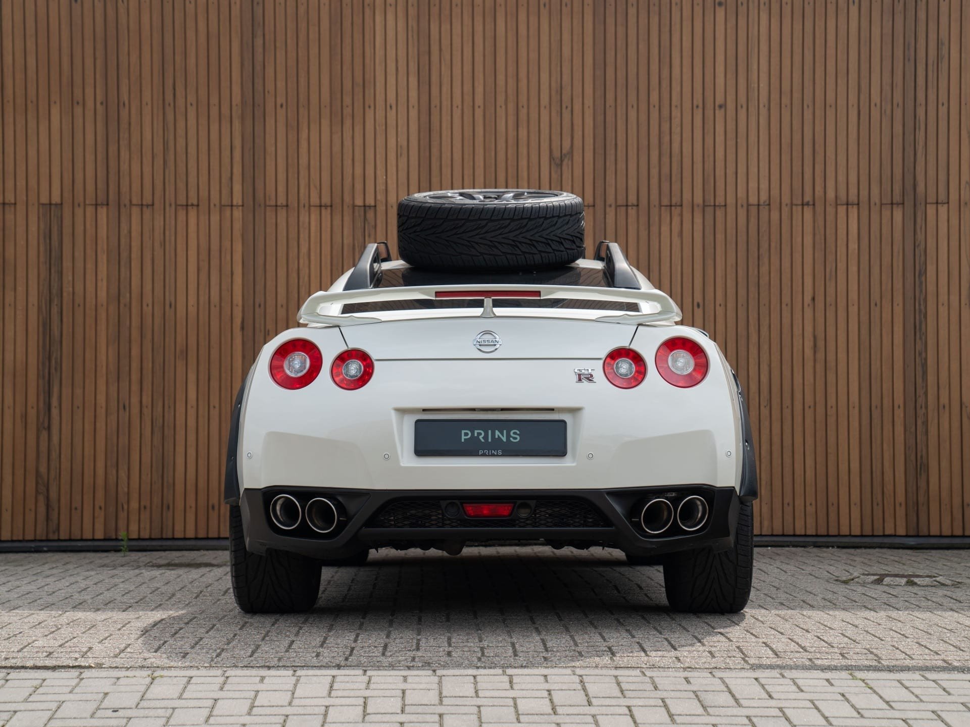 نیسان GT-R آفرودی