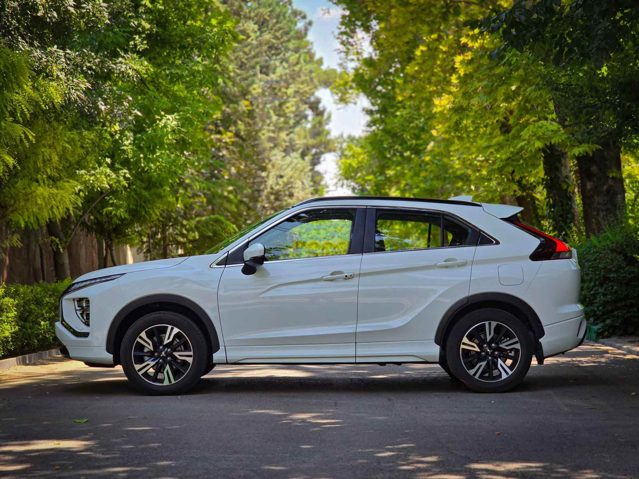 نمای جانبی میتسوبیشی اکلیپس کراس 2025