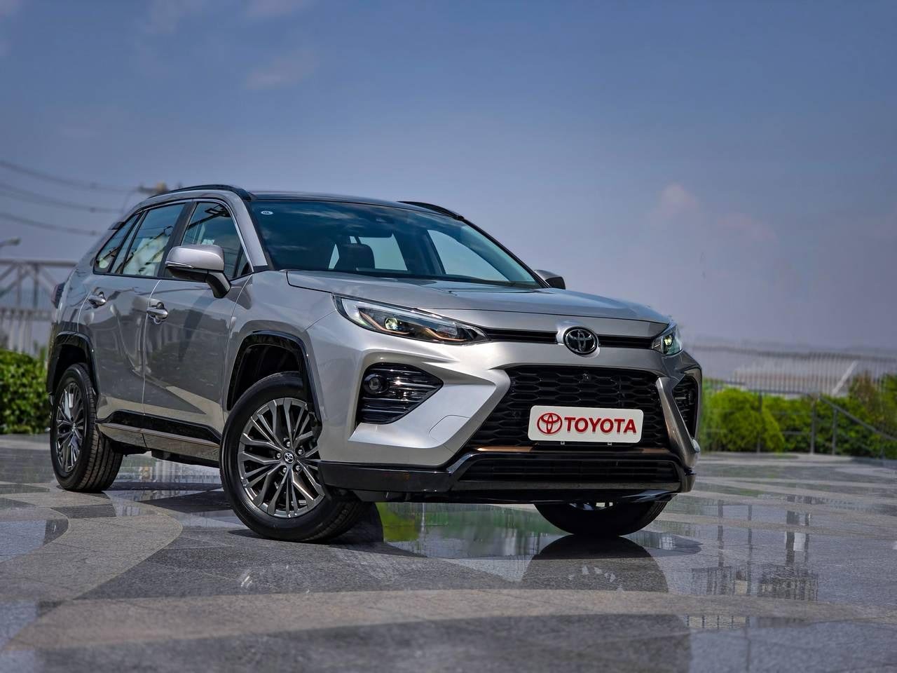 نمای جلو تویوتا وایلدلندر 2024-2025