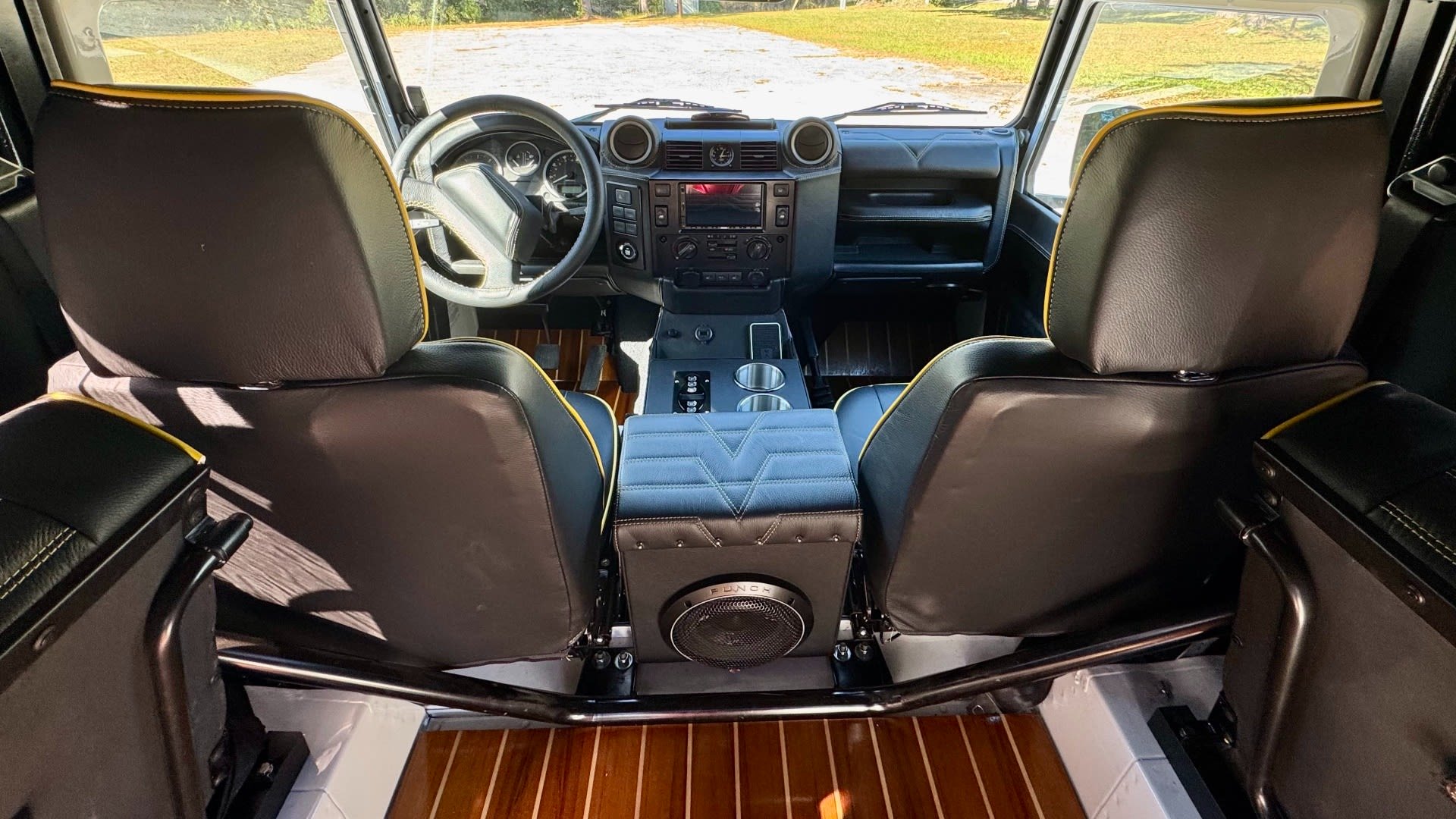 لندرور دیفندر Oc90 سفارشی