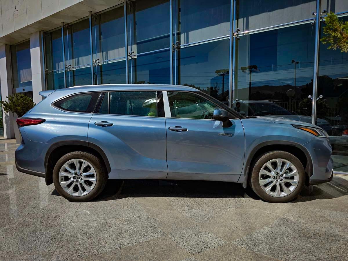 نمای جانبی تویوتا هایلندر 2024-2025