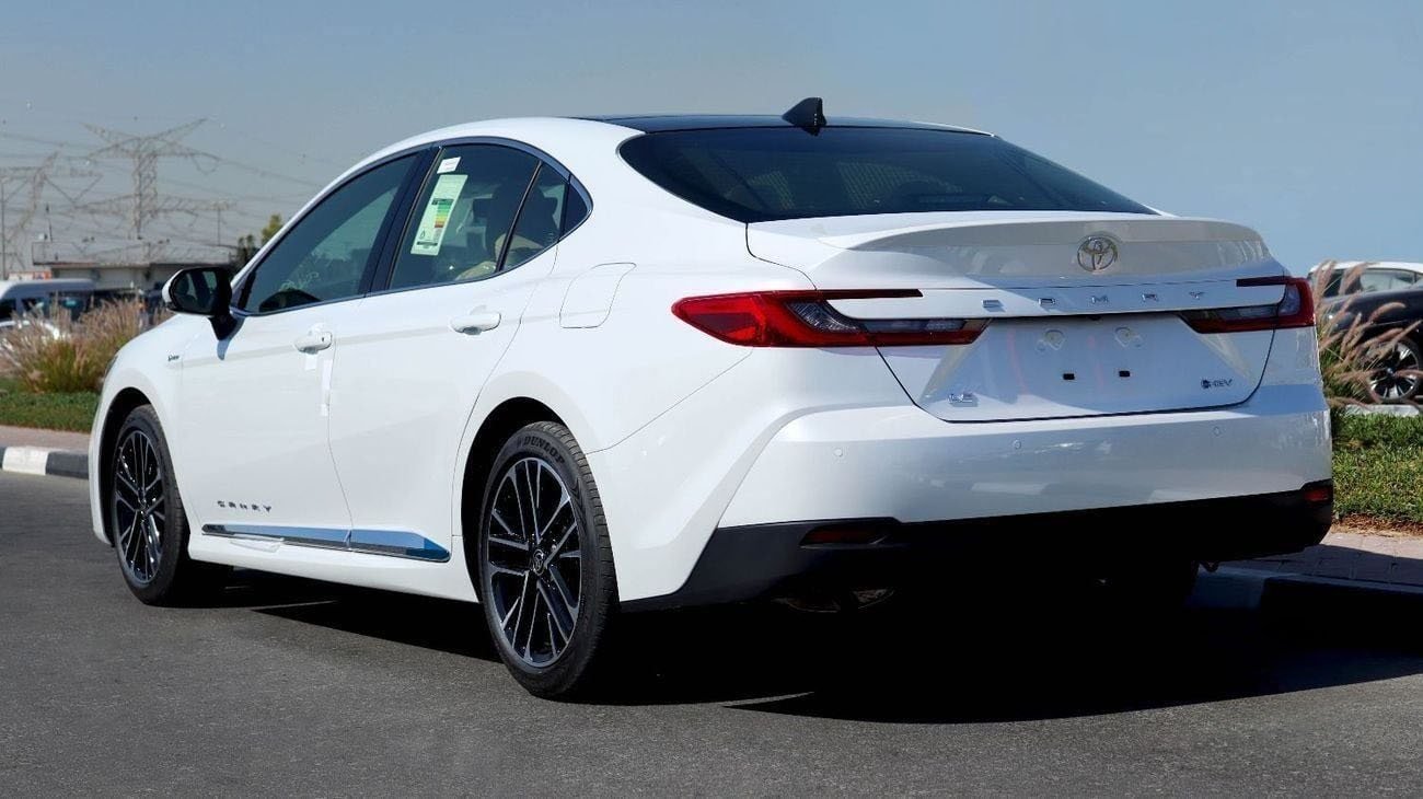 نمای عقب تویوتا کمری 2024-2026