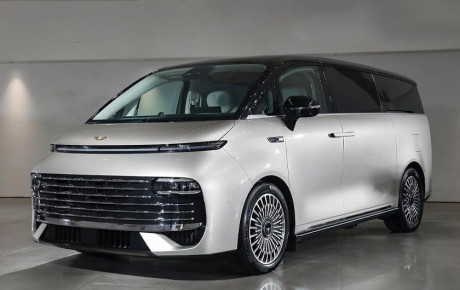 مشخصات کامل جیلی گلکسی V900؛ مینی‌ ون لوکس با پیشرانه هیبریدی بردافزا