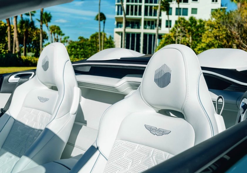 استون مارتین ونکوئیش Volante Wave Edition