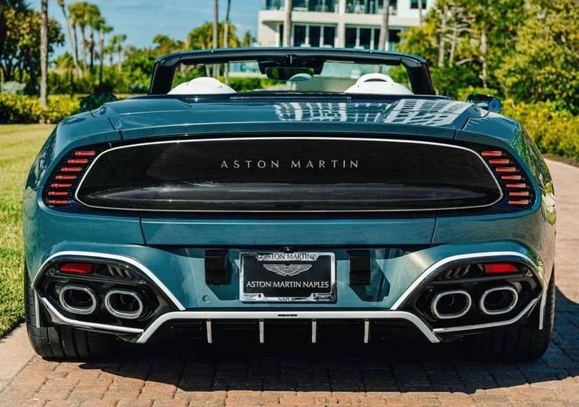 استون مارتین ونکوئیش Volante Wave Edition