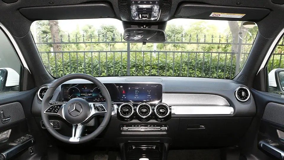 نمای داخلی بنز GLB 200