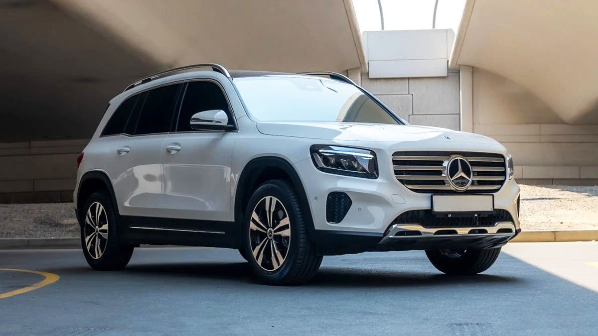 نمای جلو بنز GLB 200