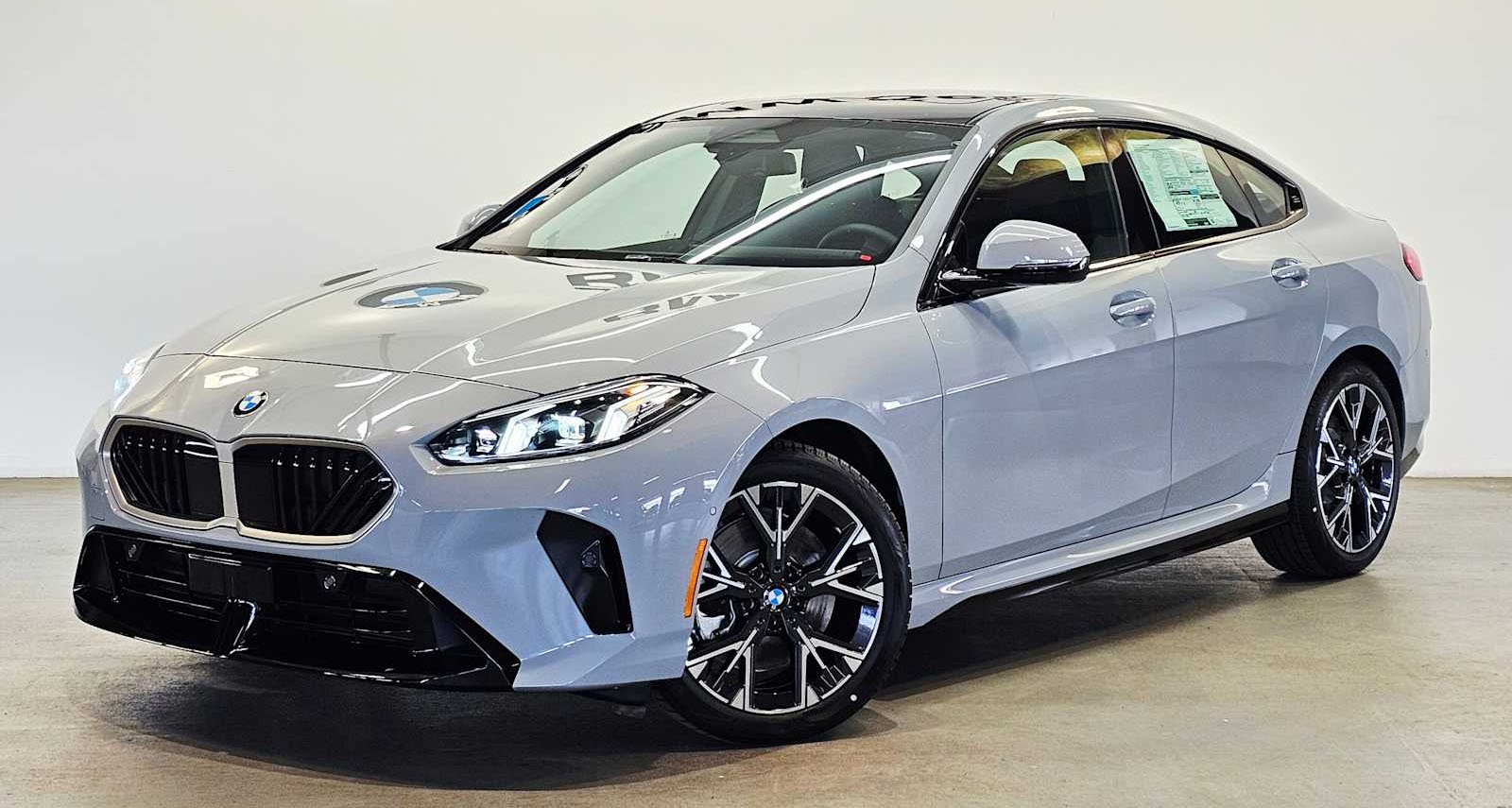 نمای جلو بی ام و 225L Msport 2025