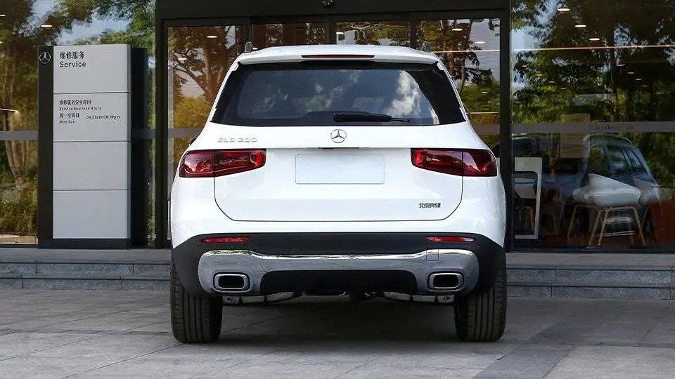 نمای عقب بنز GLB 200