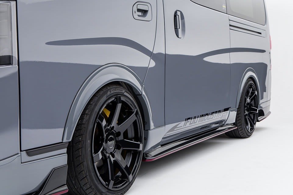 کیت عجیب نیسان کاروان نیسمو