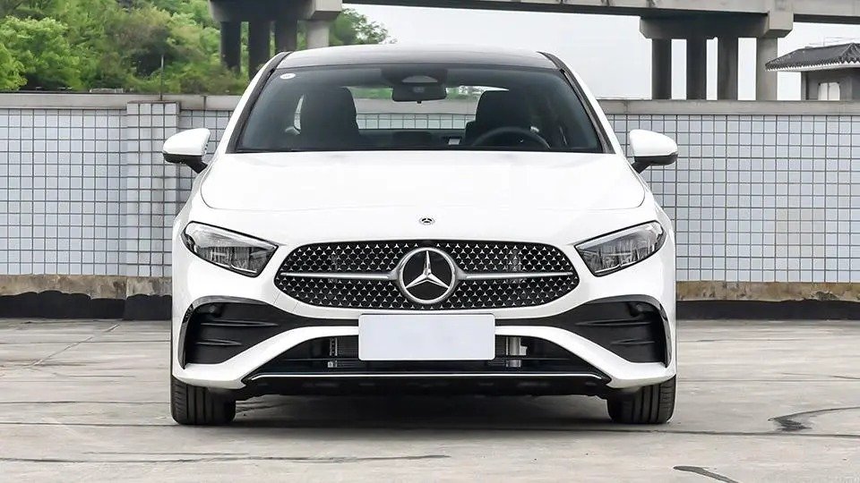 نمای جلو بنز A180 L