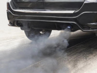 خام‌ سوزی ماشین چیست؟ علائم، علت‌ها و روش رفع اصولی