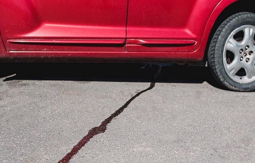 علت ریختن آب زیر خودرو چیست و چه زمانی خطرناک است؟