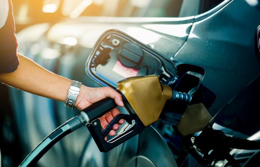 چگونه مصرف بنزین خودرو را کم کنیم؟ راهکارهای واقعی و کاربردی