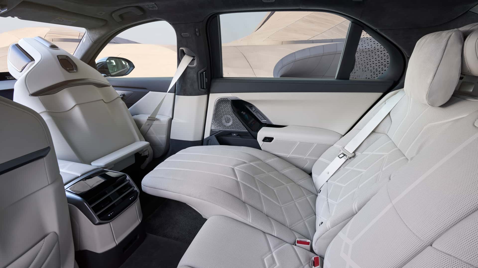بی ام و M760 xDrive جدید