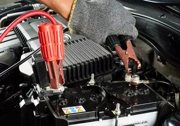 باتری به باتری کردن ماشین؛ آموزش مراحل و نکات ایمنی
