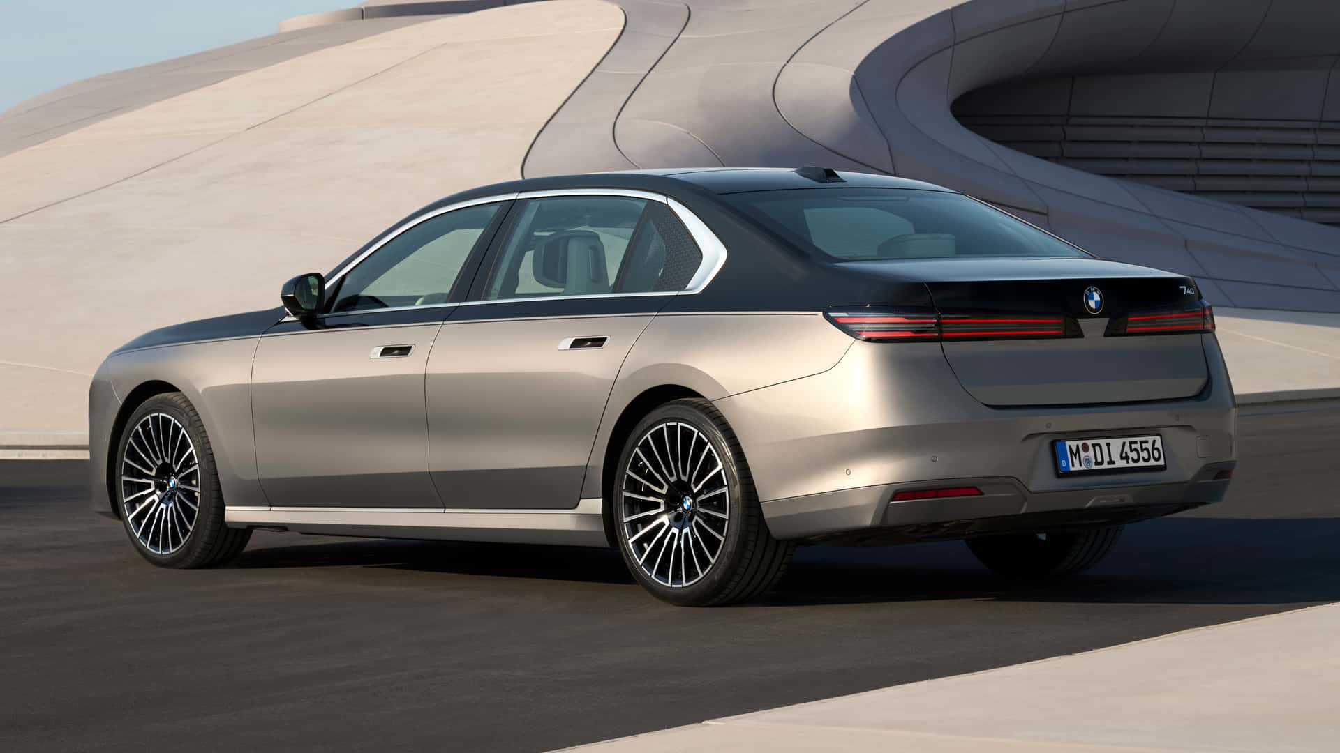 بی ام و M760 xDrive جدید