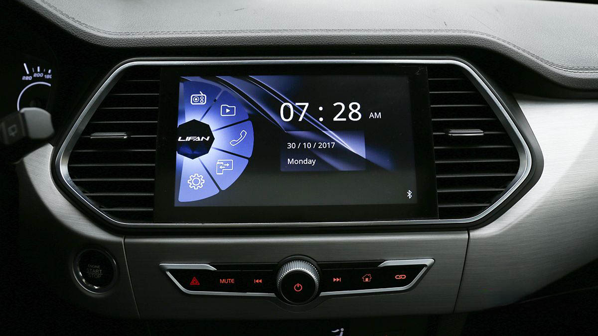 نمایشگر داخل لیفان X70