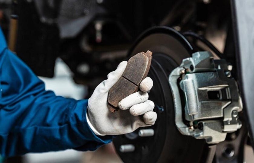 لنت ترمز چیست؟ انواع، علائم تمام شدن، زمان تعویض و راهنمای خرید