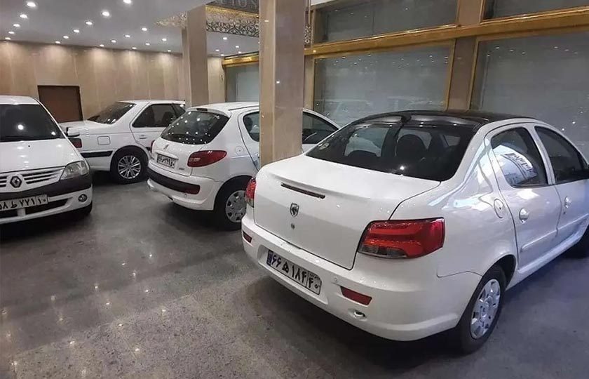 توقف قیمت‌ گذاری خودرو در پی نوسان دلار؛ بازار در انتظار ثبات