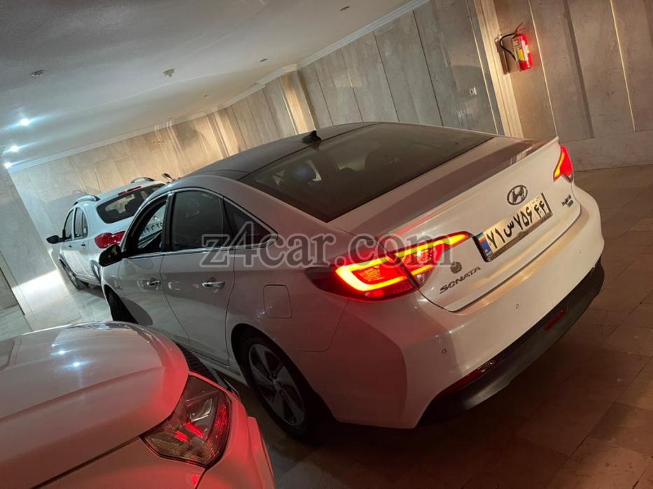 2017 , هیوندای سوناتا (4 سیلندر) 