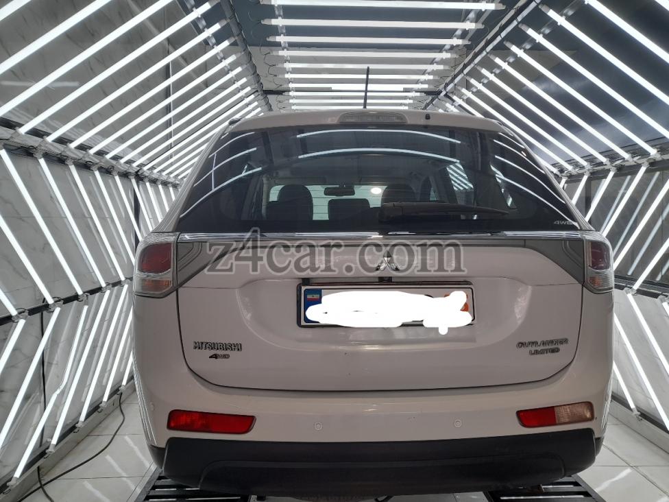 2014 , میتسوبیشی اوتلندر 