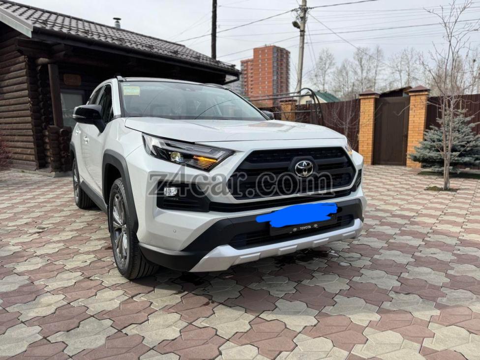 1404 , تویوتا راو4 (دو دیفرانسیل) 